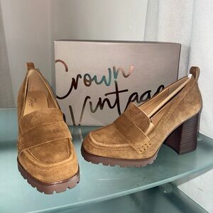 Crown Vintage- Alivia Platform Suede Leather Heeled
Loafers mocha/latte Size 8